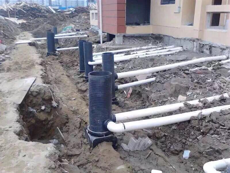 小區檢查井污水管網施工現場